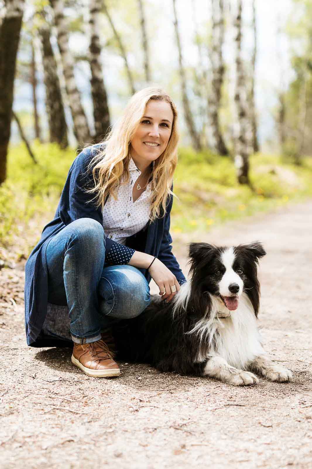 Tiertherapiepraxis Vitalitier: Kathrin ist seit vielen Jahren als Tiertherapeutin für Hunde, Pferde und Katzen aktiv. 